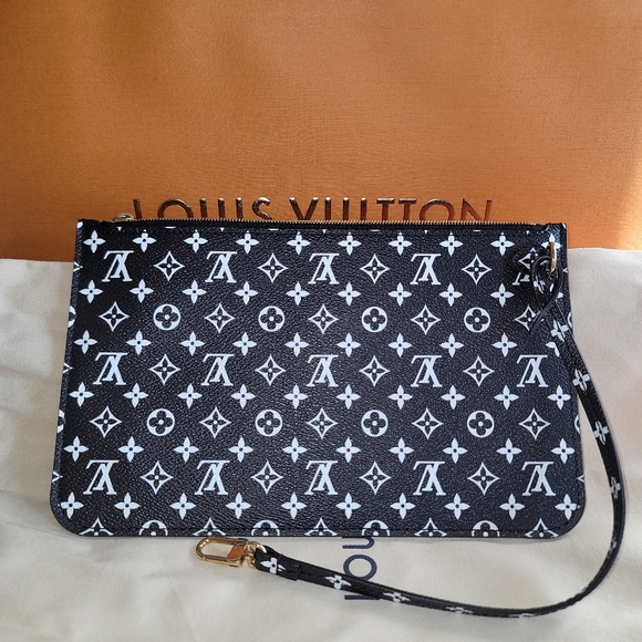 Louis Vuitton Jungle Giant Flower Monogram Pochette Wristlet from Neverfull Bag. - Picture 3 of 13